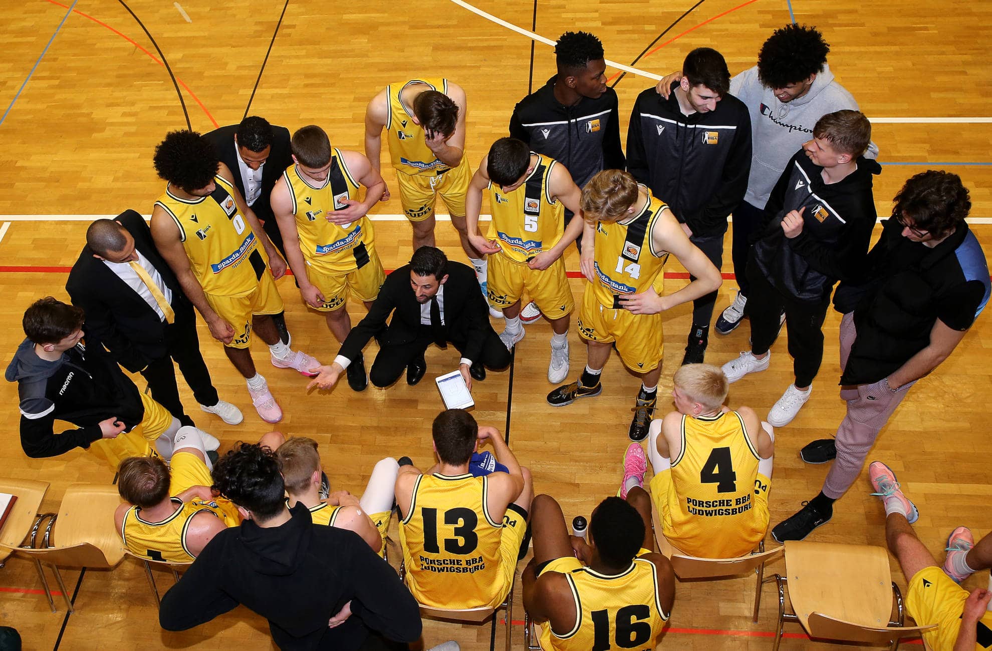 Spielbetrieb wird ausgesetzt MHP RIESEN Ludwigsburg Spielbetrieb wird ausgesetzt MHP RIESEN Ludwigsburg