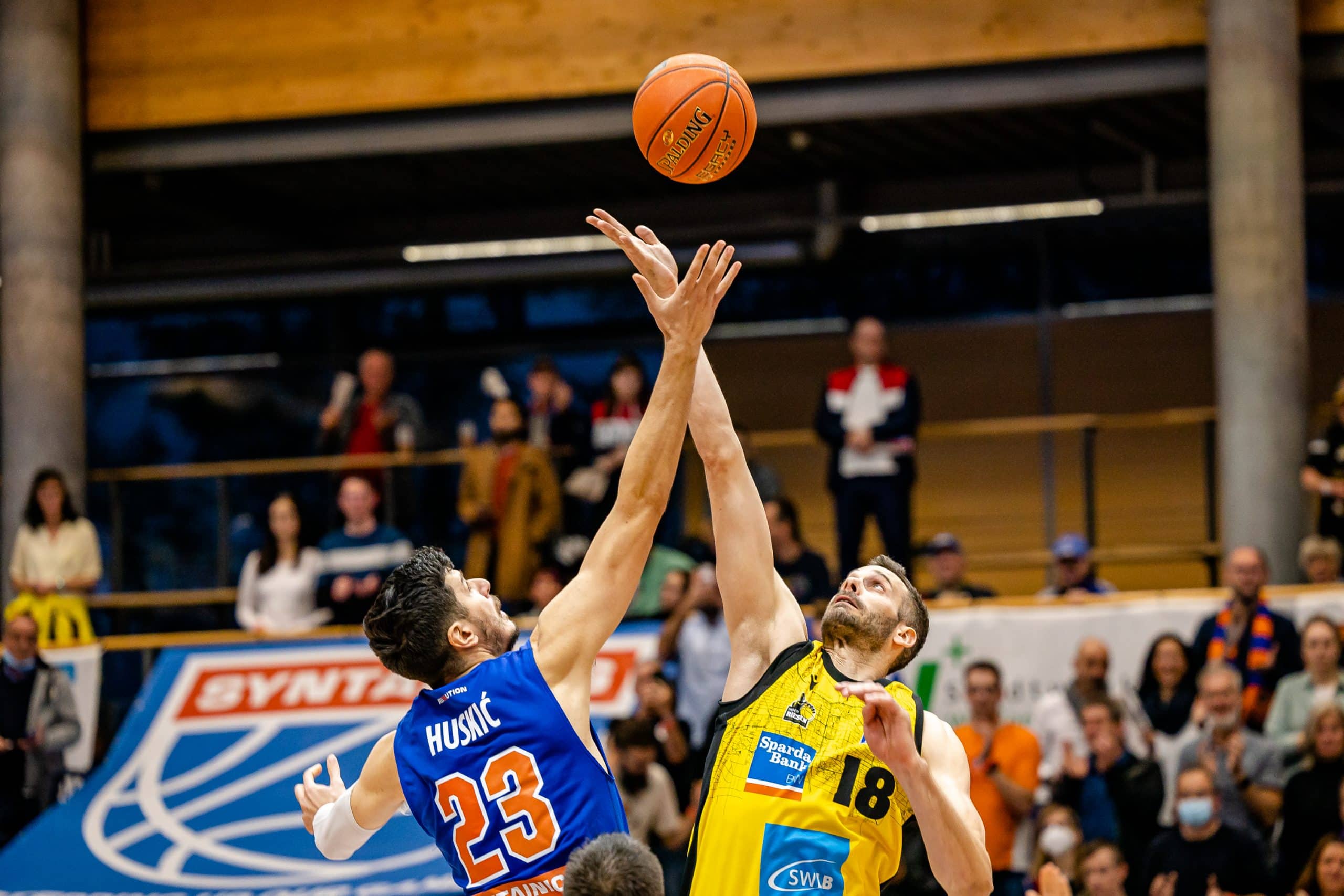 Maillot De Basket Macron – MHP Riesen Ludwigsburg 2018 (neuf)