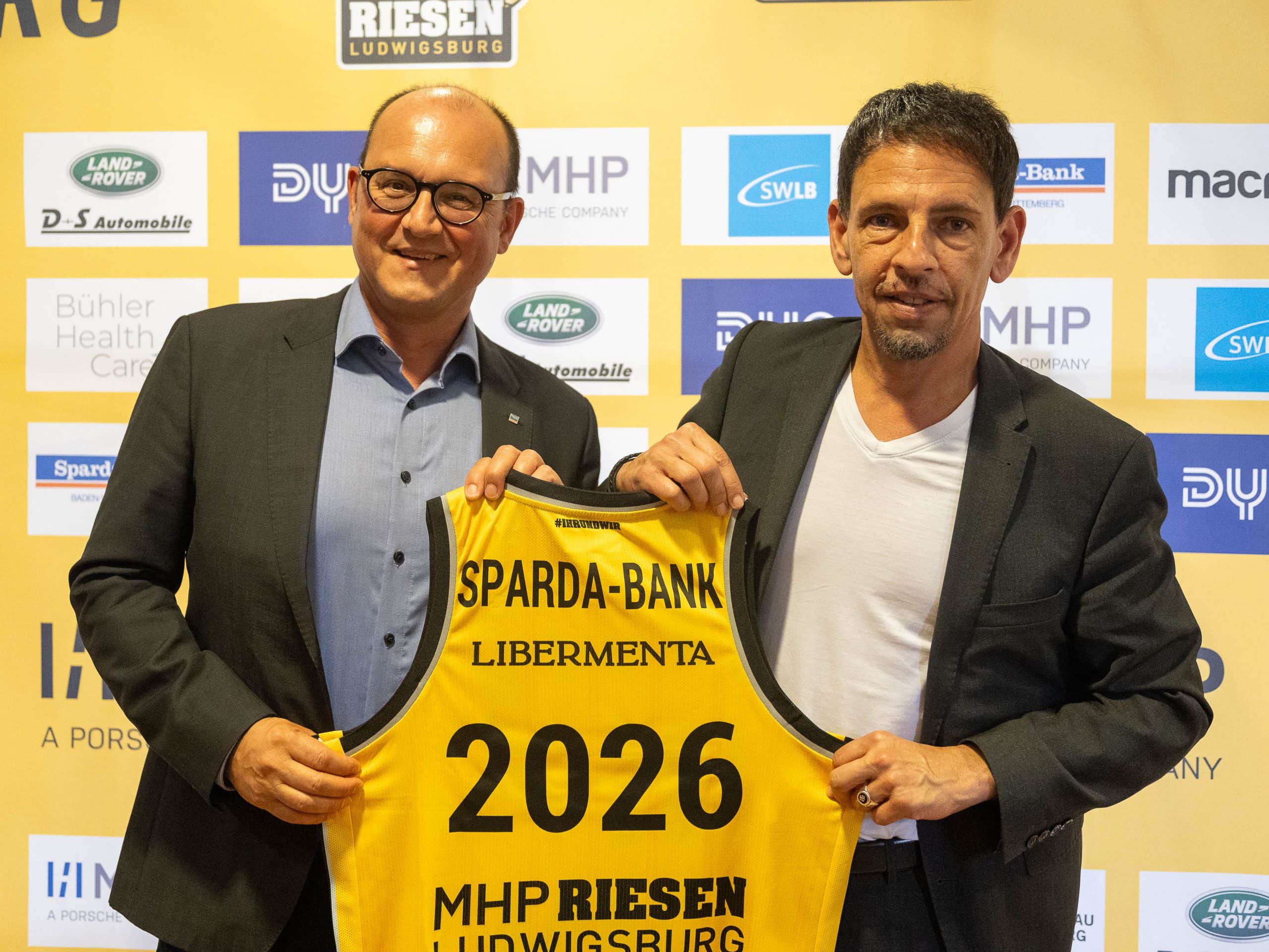 Premium Partner Sparda Bank BW Verl ngert Vorzeitig MHP RIESEN 